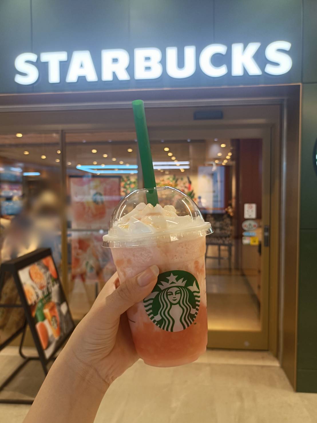 【８月】スタバ新作はピーチのフラペチーノ！スタバ通が教える最強カスタムも伝授